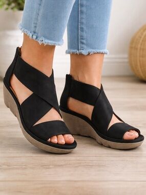 Women's Clarks Artisan 'Clarene Glamor' Black Comfort Wedge Sandal Size 7